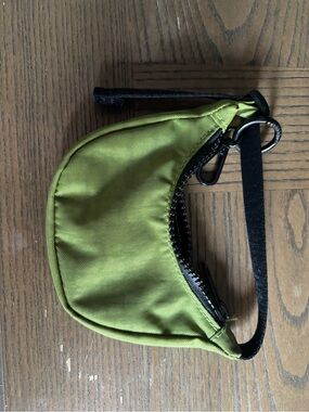 BAGGU Olive Green Wristlet Pouch with Black Strap